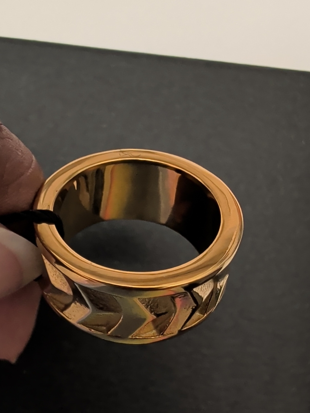 Men's Sigal size 9 stainless steel ring fits more like an 8